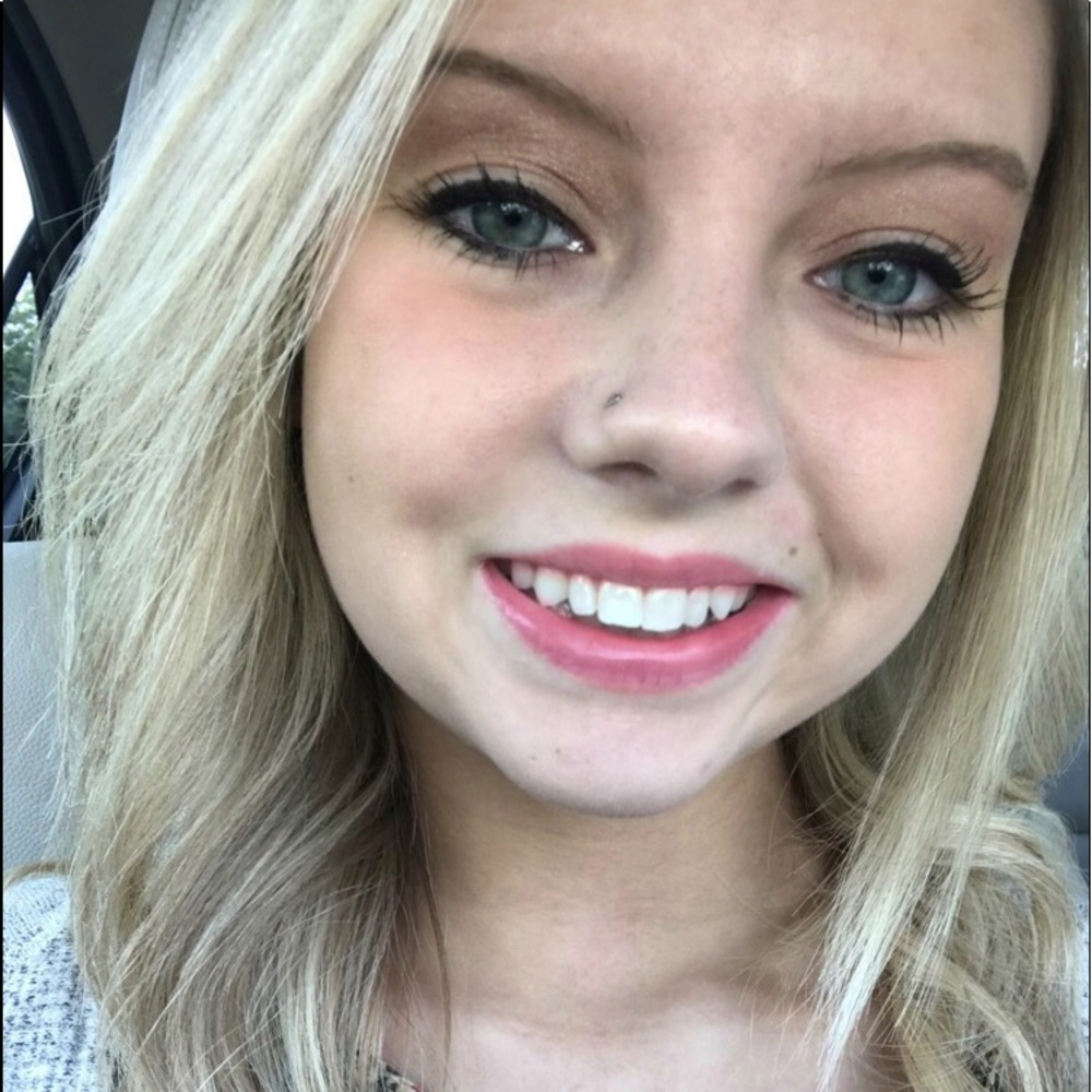 Meet your Posher, Hayley